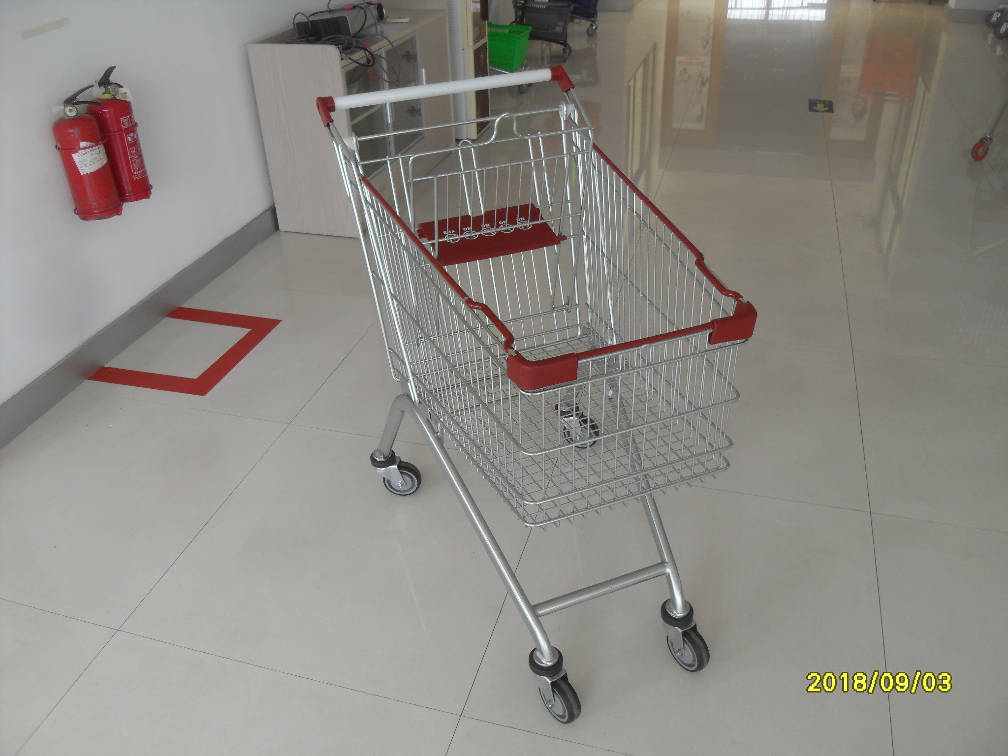 Durable Supermarket Shopping Carts , Wire Grocery Cart Zinc Plated Clear Powder Coating